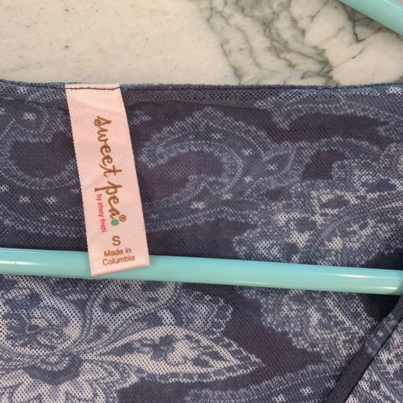 Beautiful patterned blouse - Picture 2 of 3